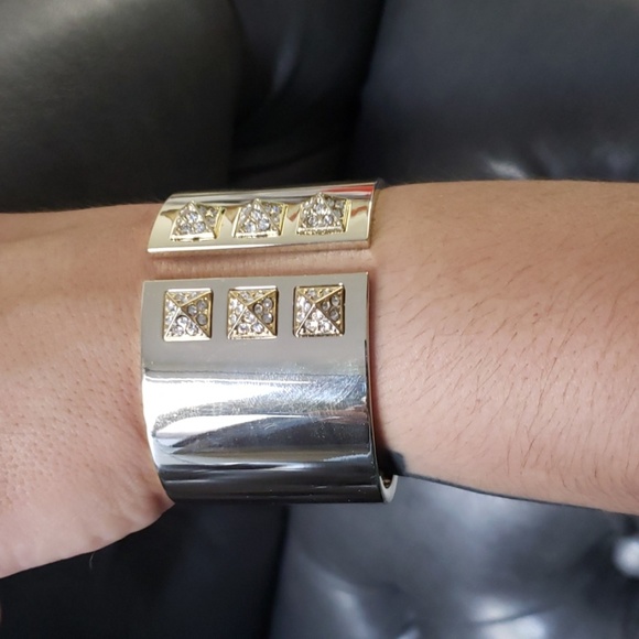 Victoria Secret Cuff ❗New❗ - Picture 3 of 3